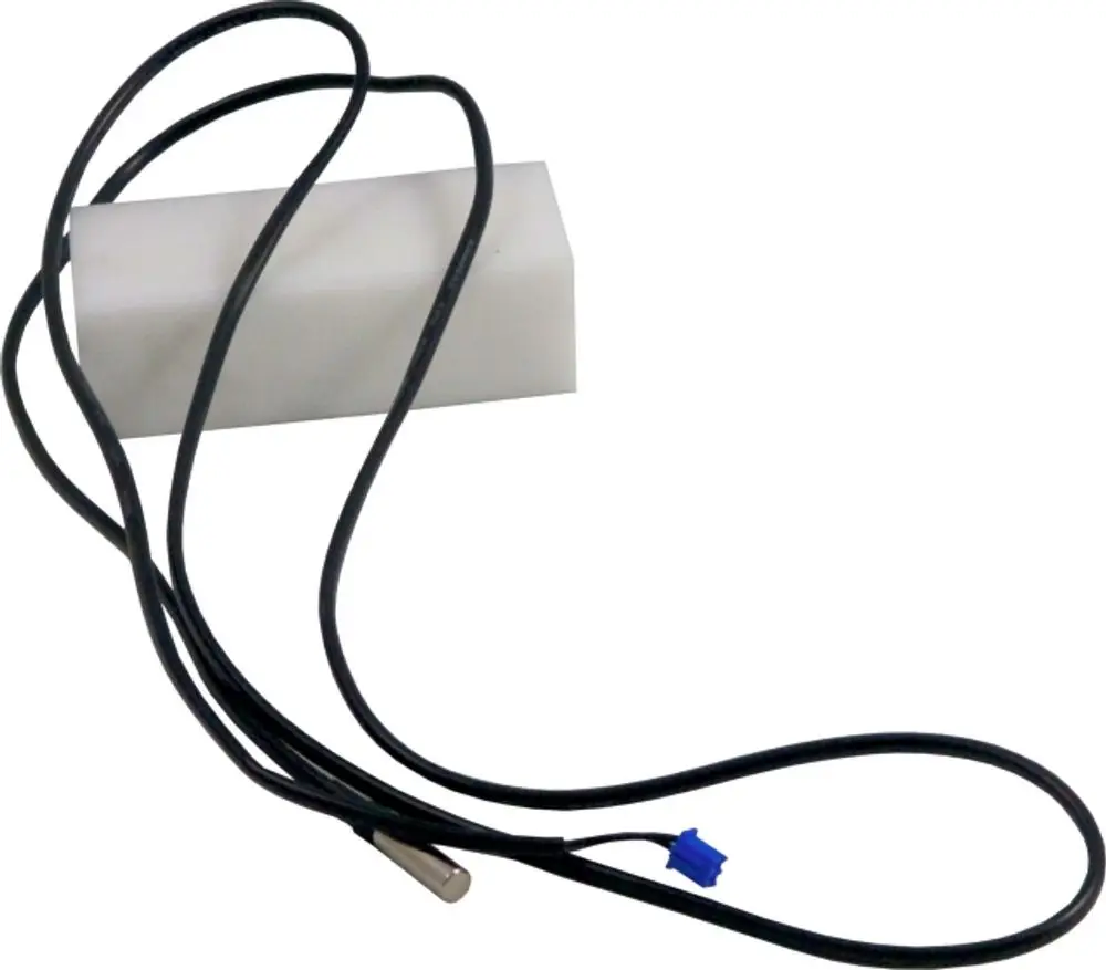 Temperaturfühler mit einem schwarzen Kabel und einem blauen Stecker, verbunden mit einem silbernen Sensor. Er wird häufig in Wolf-Geräten eingesetzt.